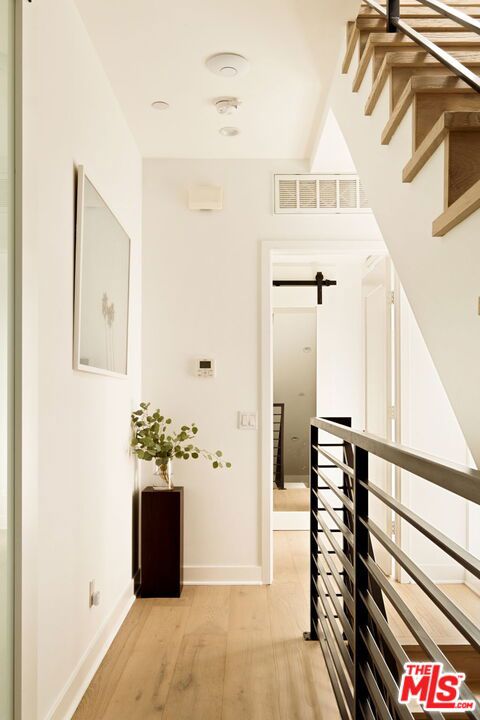 859 Hyperion Avenue, Los Angeles CA: https://media.crmls.org/mediaz/52a07af1-dea2-44c5-8d51-2fea6689ae28.jpg