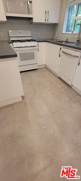 305 Broadway Street, 4 photo 10