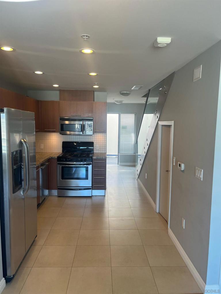 825 Beech St - photo 3