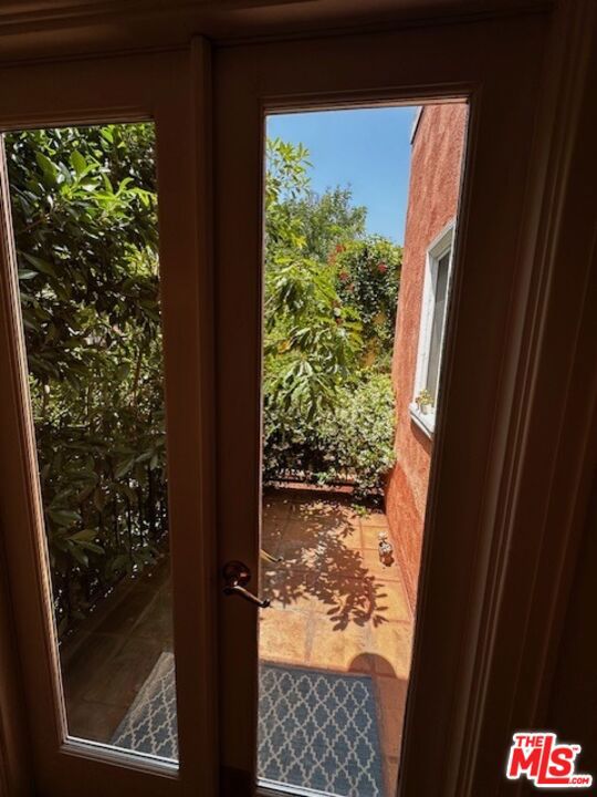 2044 2046 N Highland Avenue, Los Angeles CA: https://media.crmls.org/mediaz/52a0c6da-a991-4742-8666-d230ee48f703.jpg