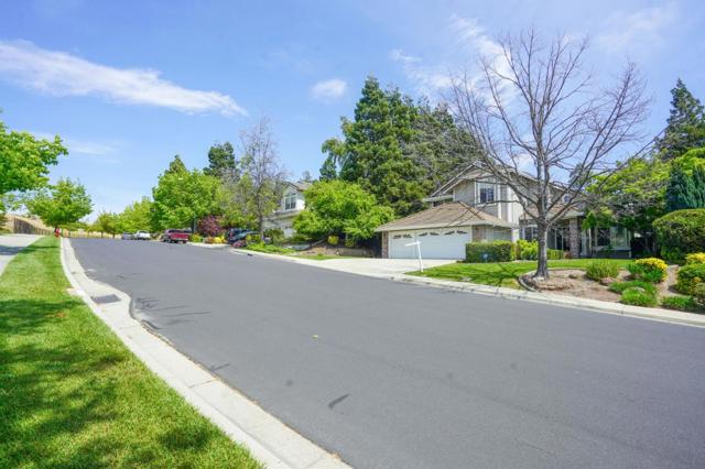 3287 Edinburgh Drive, Livermore CA: https://media.crmls.org/mediaz/52a124b2-001b-45b2-a1c4-0158f73ae643.jpg