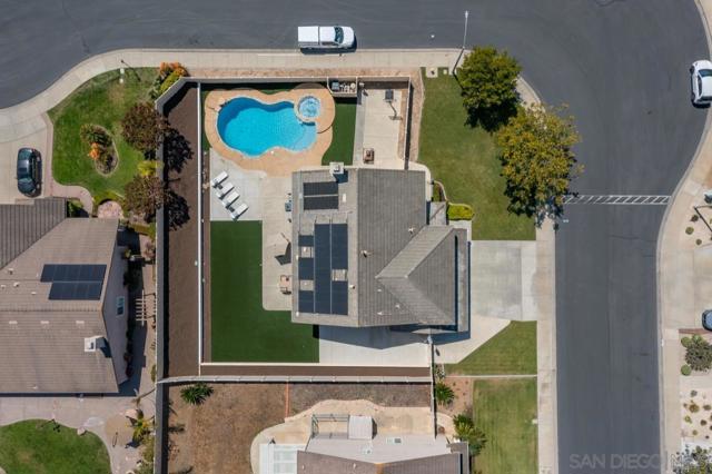 1889 Autumn Ln, Vista CA: https://media.crmls.org/mediaz/52a136ad-0cc6-42b7-ba82-485981c74327.jpg