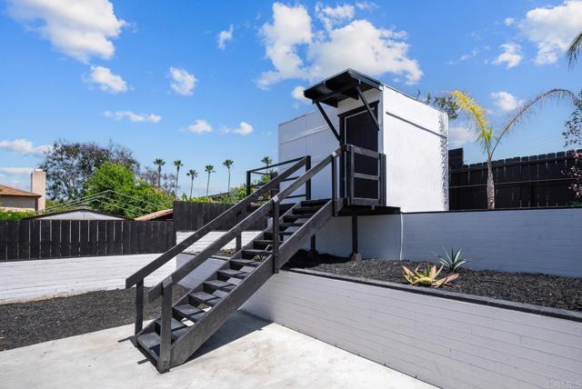 2333 Ridge View Drive, San Diego CA: https://media.crmls.org/mediaz/52a16d4c-064a-4e20-8131-b48e5585d929.jpg