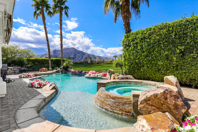 51173 Marbella Court, La Quinta CA: https://media.crmls.org/mediaz/52a18104-7d1c-4f5d-97b6-b2940102399e.jpg