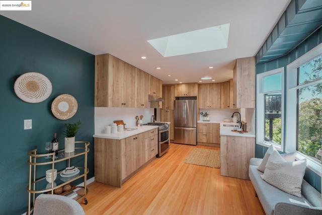 4191 Fruitvale, Oakland CA: https://media.crmls.org/mediaz/52a187ff-596c-439a-bb63-a0b37ffb01a0.jpg