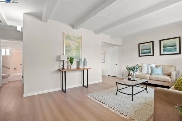 36533 Ruschin Dr, Newark CA: https://media.crmls.org/mediaz/52a193e7-3c10-4bd5-8300-e338650c1a57.jpg