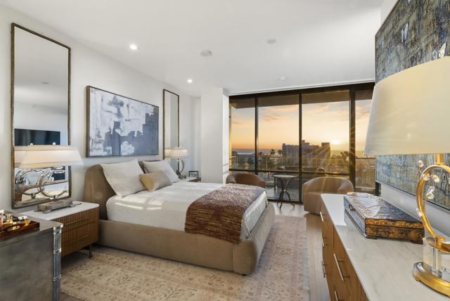 2604 5th Ave, Mission Hills (San Diego) CA: https://media.crmls.org/mediaz/52a1a640-cdbd-4ee5-99d1-b201d41e9e83.jpg