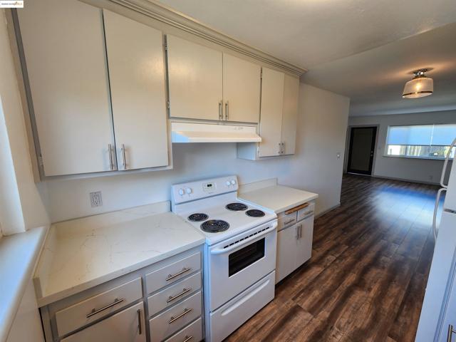 2724 Octavia St, Oakland CA: https://media.crmls.org/mediaz/52a1c56b-7bb2-4ea1-993b-c48327b05e3e.jpg