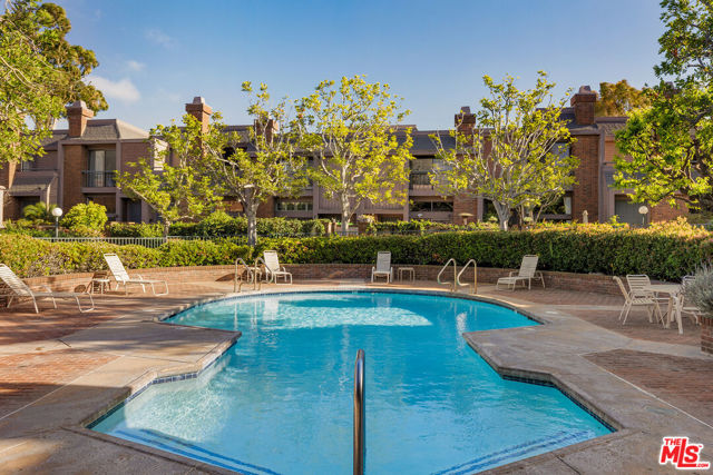 4622 Glencoe Avenue, Marina del Rey CA: https://media.crmls.org/mediaz/52a1cd55-2d1c-4c54-aa29-9f9db790e791.jpg