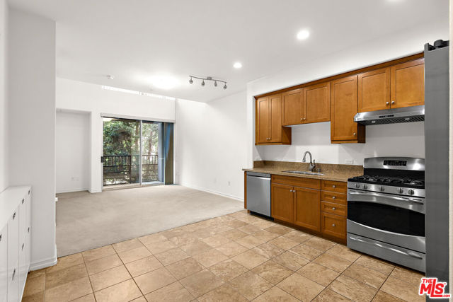 629 Traction Avenue, Los Angeles CA: https://media.crmls.org/mediaz/52a248a9-5c72-491e-aa55-ce2b2f0ff0f2.jpg
