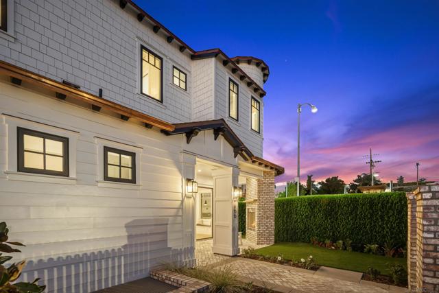 466 Westbourne, San Diego CA: https://media.crmls.org/mediaz/52a2bbd1-8f4e-4352-802f-ac69a81fd3f2.jpg