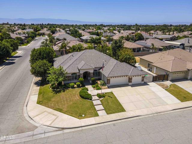 15617 Screaming Eagle Avenue, Bakersfield CA: https://media.crmls.org/mediaz/52a2ddb8-9ff1-4c4e-9260-bcb82909fa05.jpg