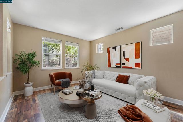 513 Lexington Dr, Vallejo CA: https://media.crmls.org/mediaz/52a39870-19d8-4402-8001-1a36116f895f.jpg