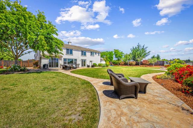 531 Via Vaquero Sur, San Juan Bautista CA: https://media.crmls.org/mediaz/52a3f089-a90f-4087-a1b3-404310024112.jpg