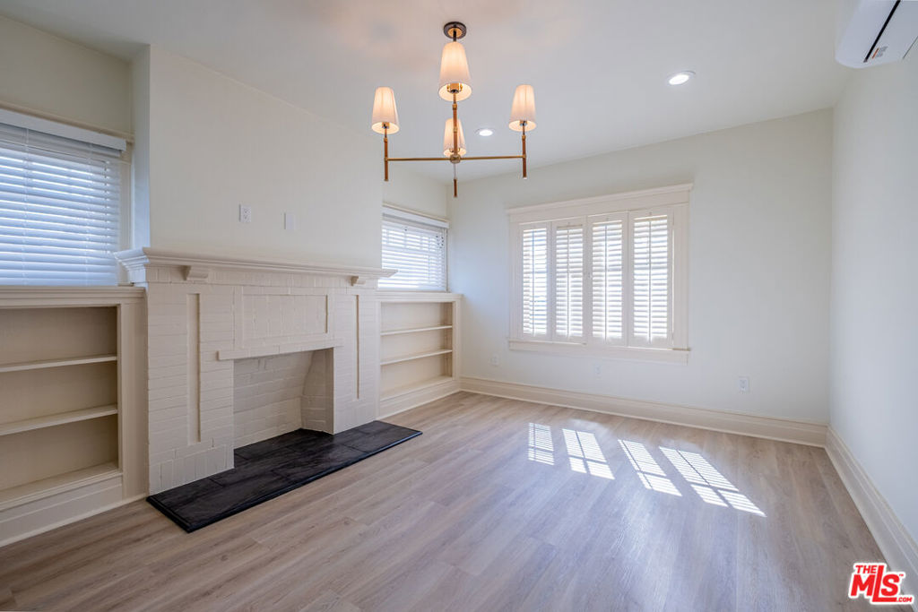 https://media.crmls.org/mediaz/52a40091-4c08-49f9-be88-3da716f64356.jpg?preset=X-Large