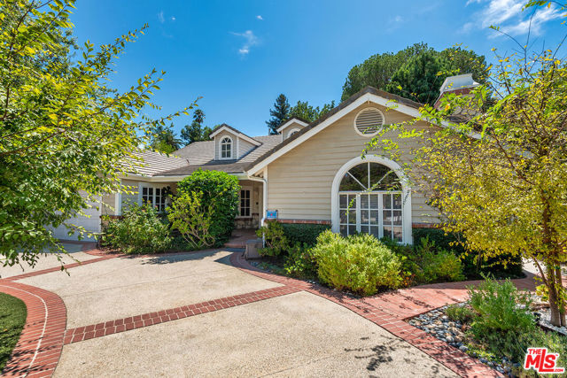 17040 Rancho Street, Encino CA: https://media.crmls.org/mediaz/52a425b6-b4f2-49ad-bc8f-14a5ea3a7ca1.jpg