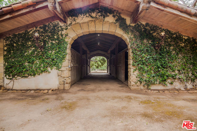 405 Toro Canyon Road, Carpinteria CA: https://media.crmls.org/mediaz/52a505cb-f0f9-4d75-b6d8-c4731dd58f93.jpg