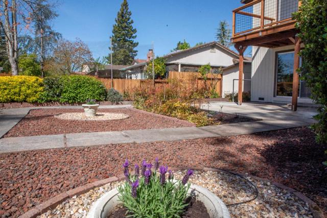 4652 Fairway Drive, Rohnert Park CA: https://media.crmls.org/mediaz/52a697dc-3376-4abe-b145-d5eb835687d1.jpg
