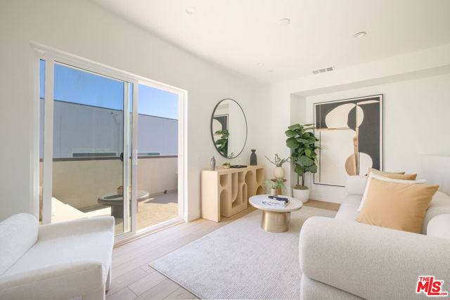 11214 Victory Boulevard, 6 photo 9