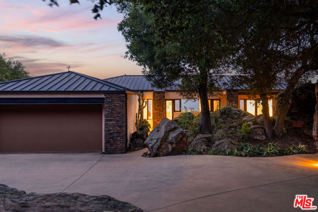 5651 W Camino Cielo, Santa Barbara CA: https://media.crmls.org/mediaz/52a70e9e-11cc-4a6f-991a-5457d737f59e.jpg
