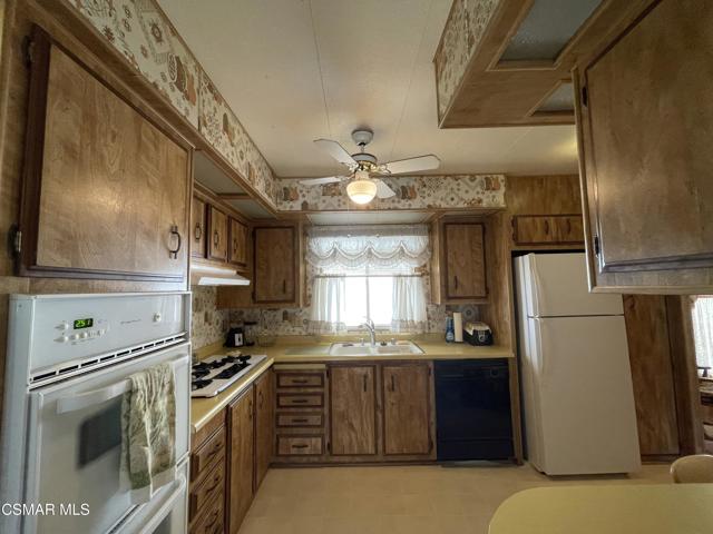 6480 Katherine Road, Simi Valley CA: https://media.crmls.org/mediaz/52a72fe2-e2ae-4994-a566-b42af0846378.jpg
