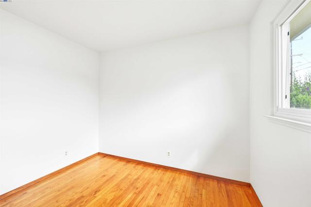 Image 25 of 41 For 5169 Lawler Ave