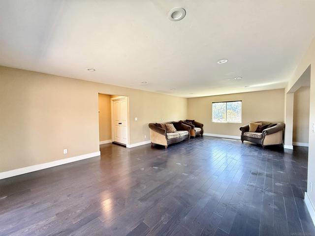 3669 Calavo Dr, Spring Valley CA: https://media.crmls.org/mediaz/52a7a7d3-f277-4a09-b203-7eb6b1330b56.jpg