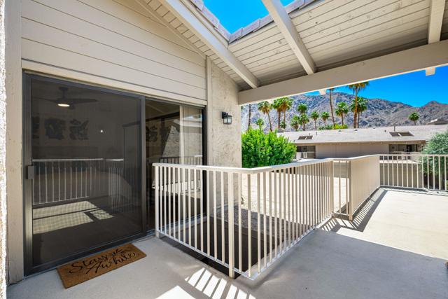 46638 Arapahoe Lane, Indian Wells CA: https://media.crmls.org/mediaz/52a7eafc-93b6-409d-a0e1-0412c7e8d8b7.jpg