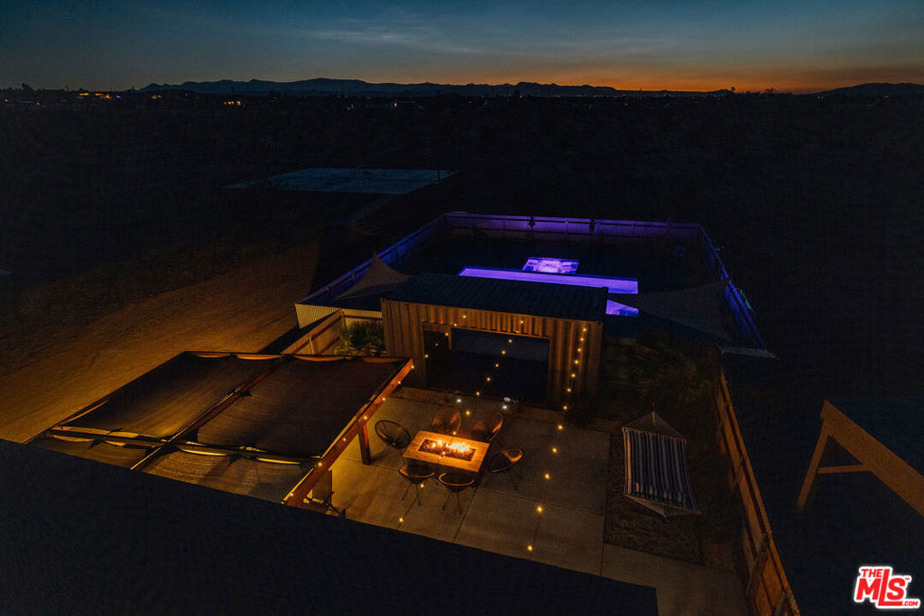 https://media.crmls.org/mediaz/52a8025a-d65a-4338-9f4a-74439be77177.jpg?preset=X-Large