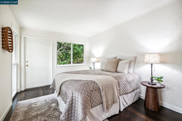 5810 Estates Dr, Oakland CA: https://media.crmls.org/mediaz/52a84634-e11b-47eb-8357-375f3085f28a.jpg