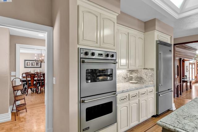 219 Valley Oaks Dr, Alamo CA: https://media.crmls.org/mediaz/52a89c77-1b04-42c3-a387-f190086a1904.jpg