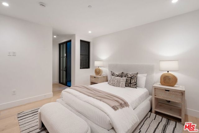 10444 Charing Cross Road, Los Angeles CA: https://media.crmls.org/mediaz/52a936f4-c48b-4e8c-828c-89aceb6f790a.jpg