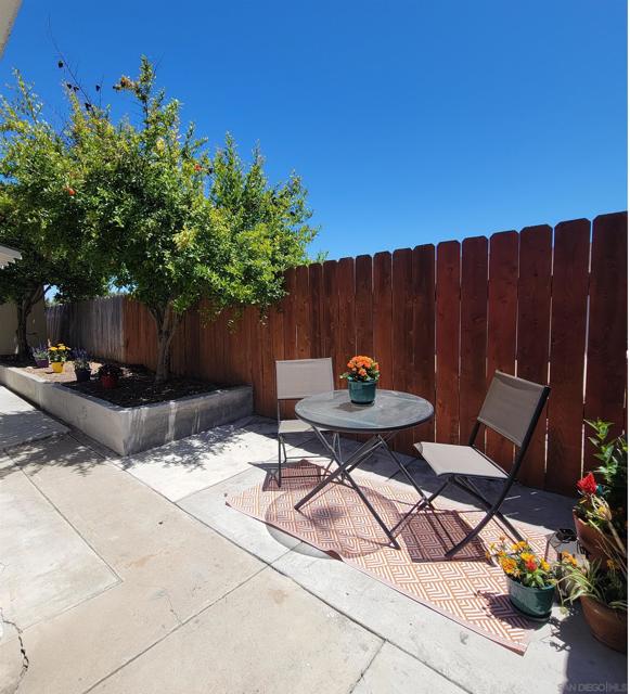 9155 57 Gold Coast Dr, San Diego CA: https://media.crmls.org/mediaz/52a94642-5226-4249-8d00-3ee31328d7cb.jpg