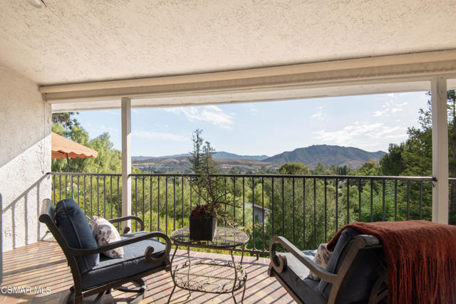 28329 Foothill Drive, Agoura Hills CA: https://media.crmls.org/mediaz/52a98baf-b9dd-4c6a-a2ad-6c46dac2c4e2.jpg