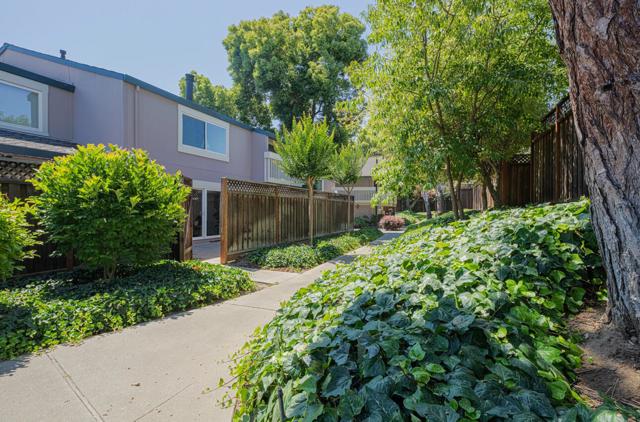 1459 Woodgrove Square, San Jose CA: https://media.crmls.org/mediaz/52aa3017-140f-44b0-be11-f4766b0dcb1a.jpg