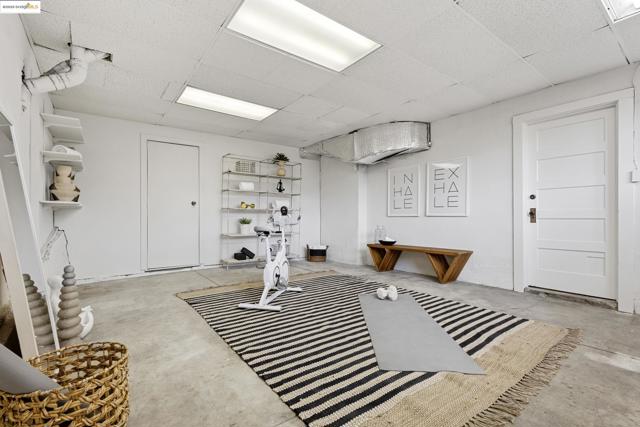 1048 Annerley Rd, Oakland CA: https://media.crmls.org/mediaz/52aa74a3-6056-4216-b4a6-c32a45215778.jpg