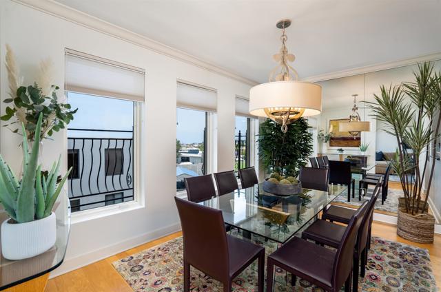 1000 Genter St, La Jolla CA: https://media.crmls.org/mediaz/52aa95eb-5259-489d-8e82-5700f5a08d48.jpg
