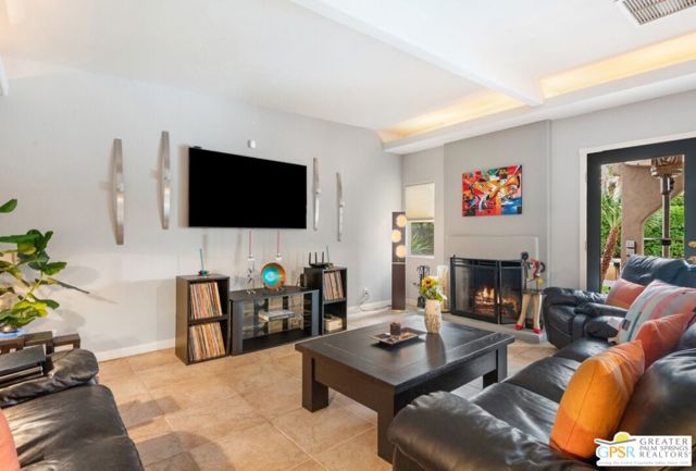 648 S Roxbury Drive, Palm Springs CA: https://media.crmls.org/mediaz/52aad6d4-a557-4a89-ba8e-c0f412440c53.jpg