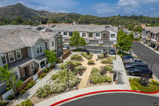 212 Red Brick Drive, Simi Valley CA: https://media.crmls.org/mediaz/52aadb48-b1e4-4a82-8df7-23d98922db2a.jpg