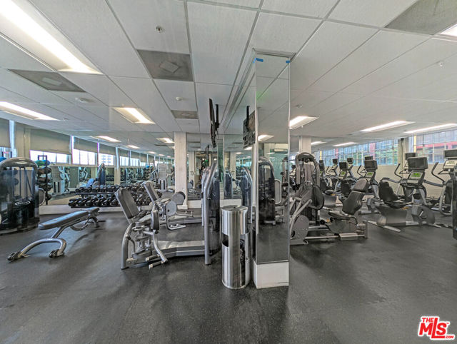 738 S Los Angeles Street, Los Angeles CA: https://media.crmls.org/mediaz/52ab601b-dbf1-4862-9244-dbecc4a3acbe.jpg