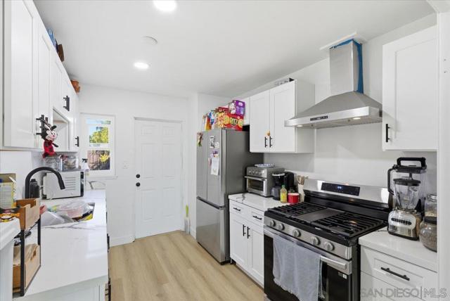 835 Colorado Ave, Chula Vista CA: https://media.crmls.org/mediaz/52aba989-42bd-4003-95ec-1fb5265db4f3.jpg