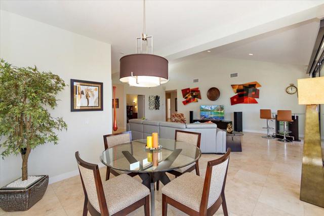 11 Vista Loma Drive, Rancho Mirage CA: https://media.crmls.org/mediaz/52abae04-0262-4200-9e74-69f5f7213873.jpg
