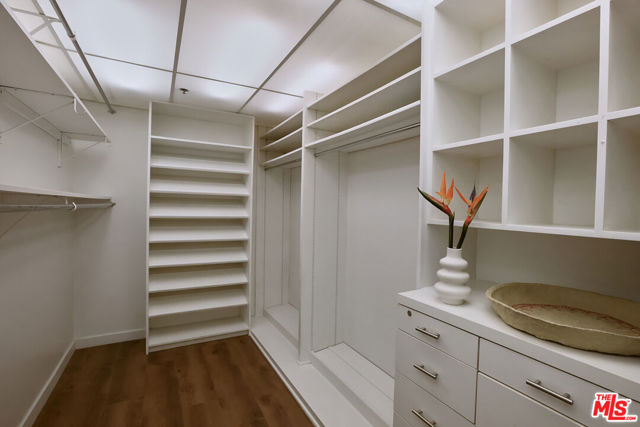 10790 Wilshire Boulevard, Los Angeles CA: https://media.crmls.org/mediaz/52abc7d8-7b4d-496e-bc33-7e91dee116b6.jpg