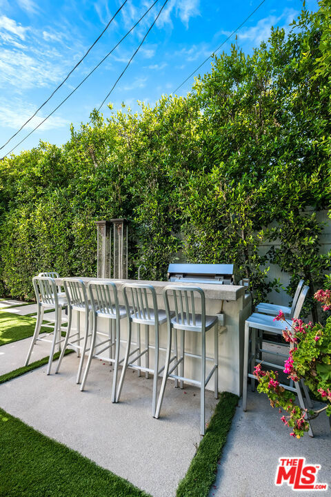 4365 Kraft Avenue, Studio City CA: https://media.crmls.org/mediaz/52abf5e5-4eb6-4ce1-adcf-6eaaa0e8b407.jpg