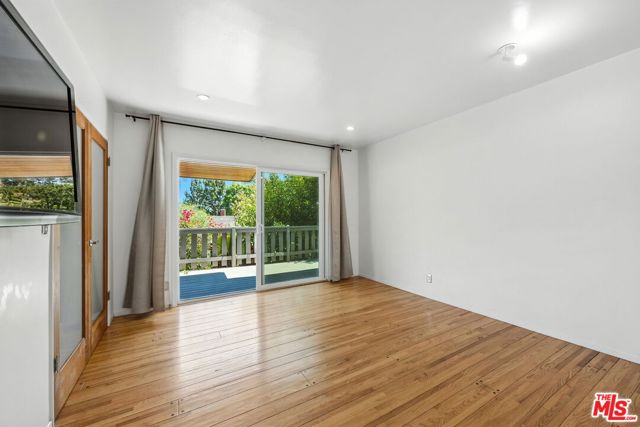 1317 Devlin Drive, Los Angeles CA: https://media.crmls.org/mediaz/52ac3b7d-f014-4ea3-b939-6ab07732a6b5.jpg