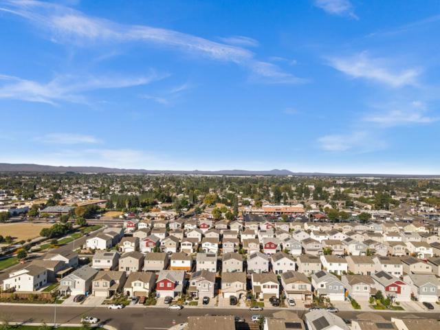 1340 Crimson Place, Manteca CA: https://media.crmls.org/mediaz/52ad06db-1716-40bf-95c7-7d2a58fb310b.jpg