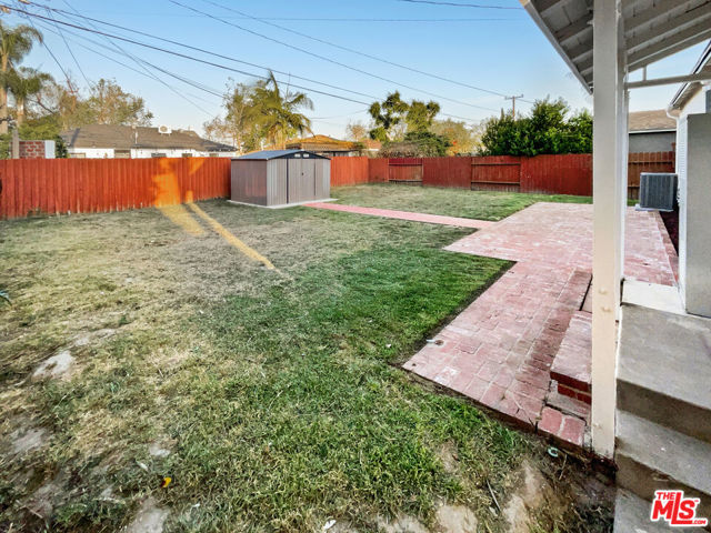 5722 Hazelbrook Avenue, Lakewood CA: https://media.crmls.org/mediaz/52ae890b-ffe9-4293-88b3-3b1ccf5c3d8b.jpg