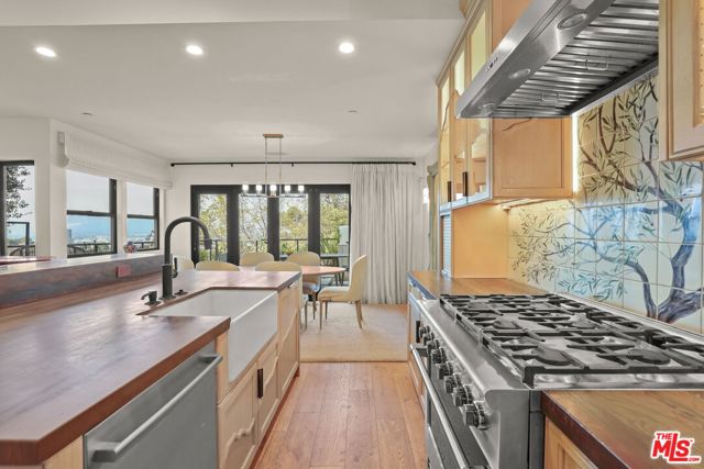 2835 Oak Point Drive, Los Angeles CA: https://media.crmls.org/mediaz/52af1988-2f99-4a3c-abf2-1c6a19db181e.jpg