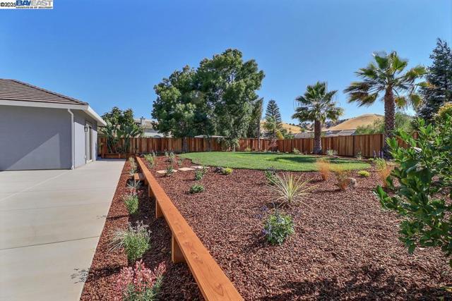 5232 Henderson Ct, Antioch CA: https://media.crmls.org/mediaz/52af8f2f-b354-4e12-91eb-dc36bbf050b7.jpg