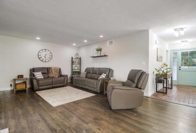 Detail Gallery Image 6 of 70 For 2444 via Dieguenos, Alpine,  CA 91901 - 3 Beds | 2 Baths